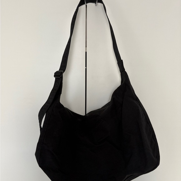 BAGGU Large Nylon Crescent Bag Black - Picture 2 of 5